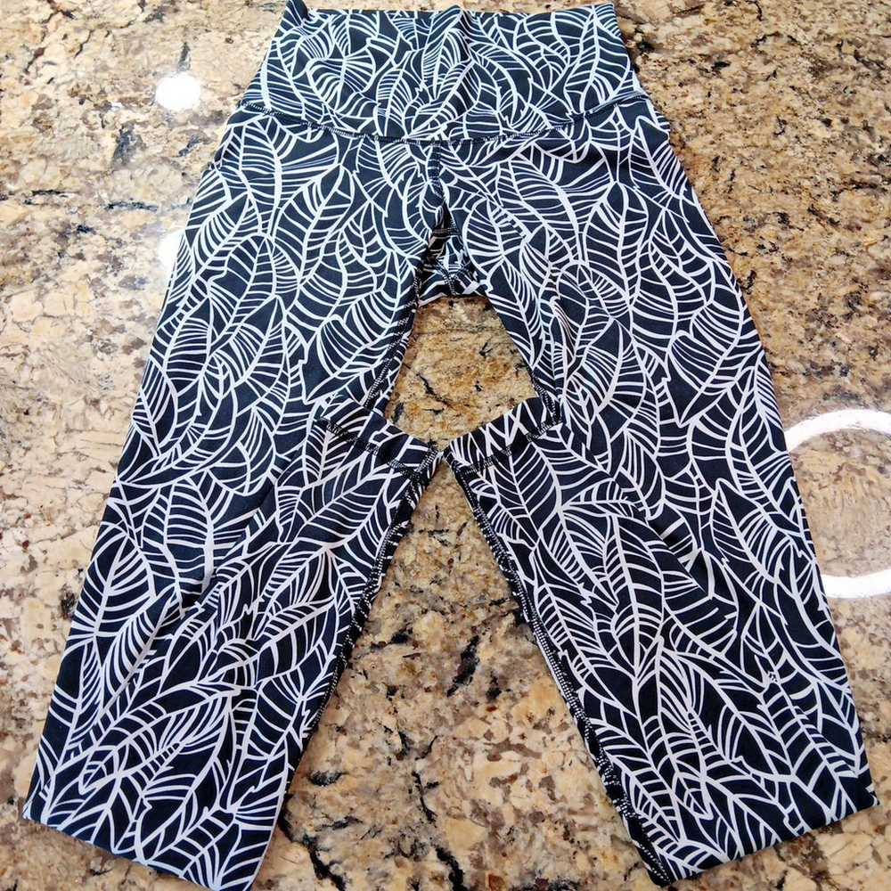 Lululemon Wunder Under Black Leggings Pants Floral Design See Photos for size